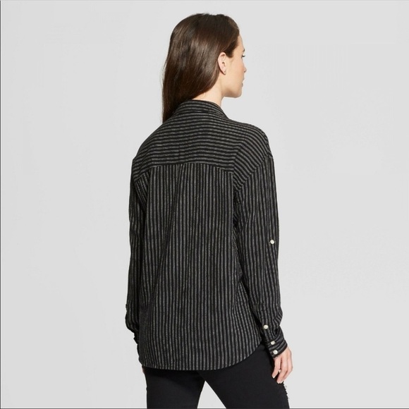 Women's Universal Thread Black Striped V-Neck Collared Blouse Size XS - Picture 2 of 6